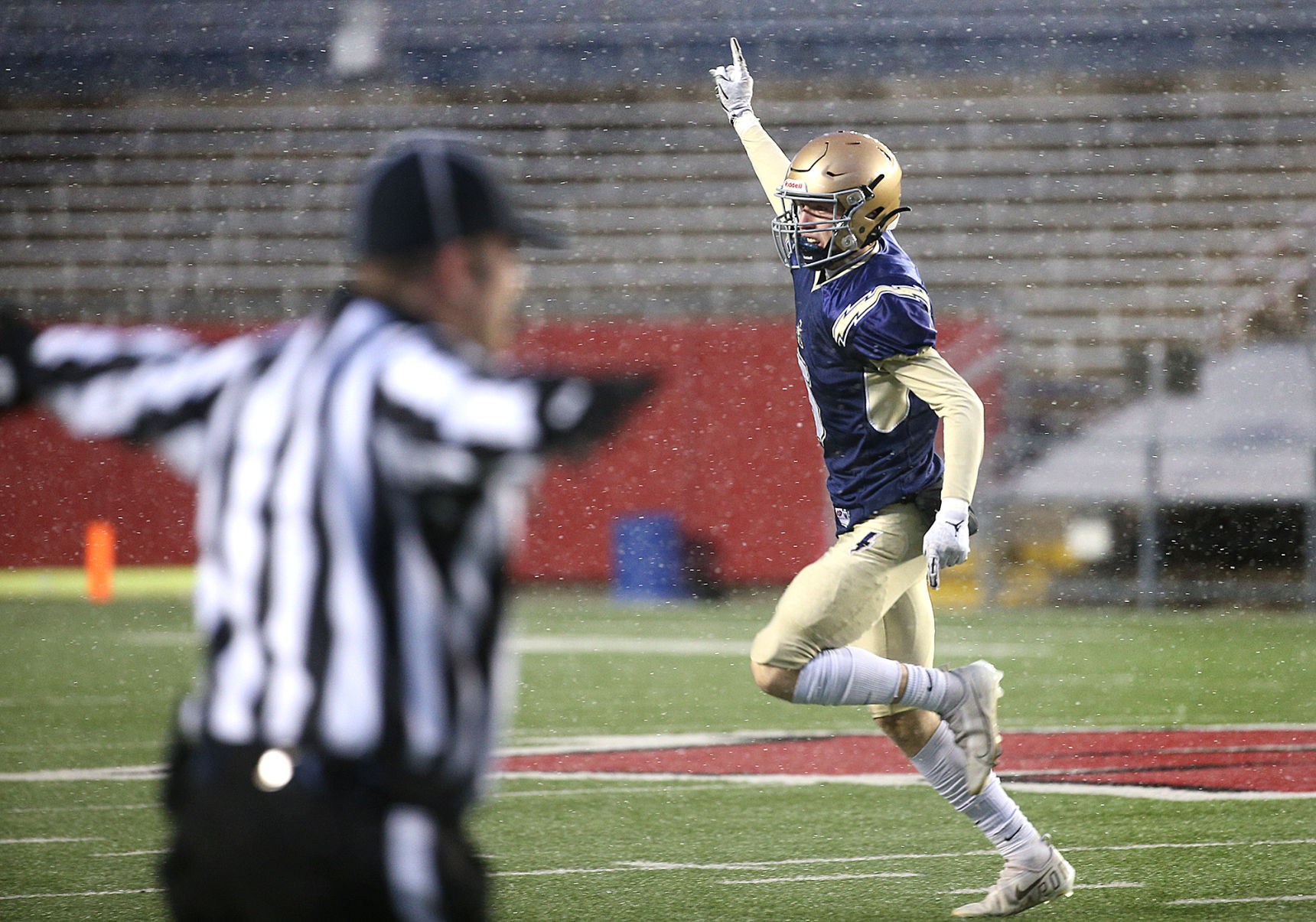 November 18: Mayville vs Aquinas